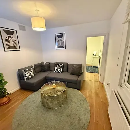 Cozy 1-Bedroom Flat Londen Buitenkant foto
