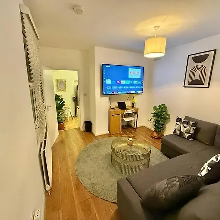 Cozy 1-Bedroom Flat Londen Buitenkant foto