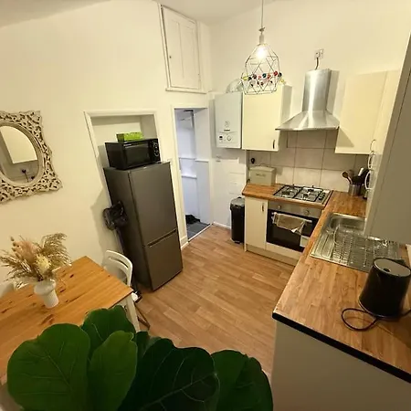 Cozy 1-Bedroom Flat Londen Buitenkant foto