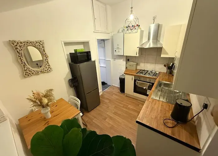 Cozy 1-Bedroom Flat